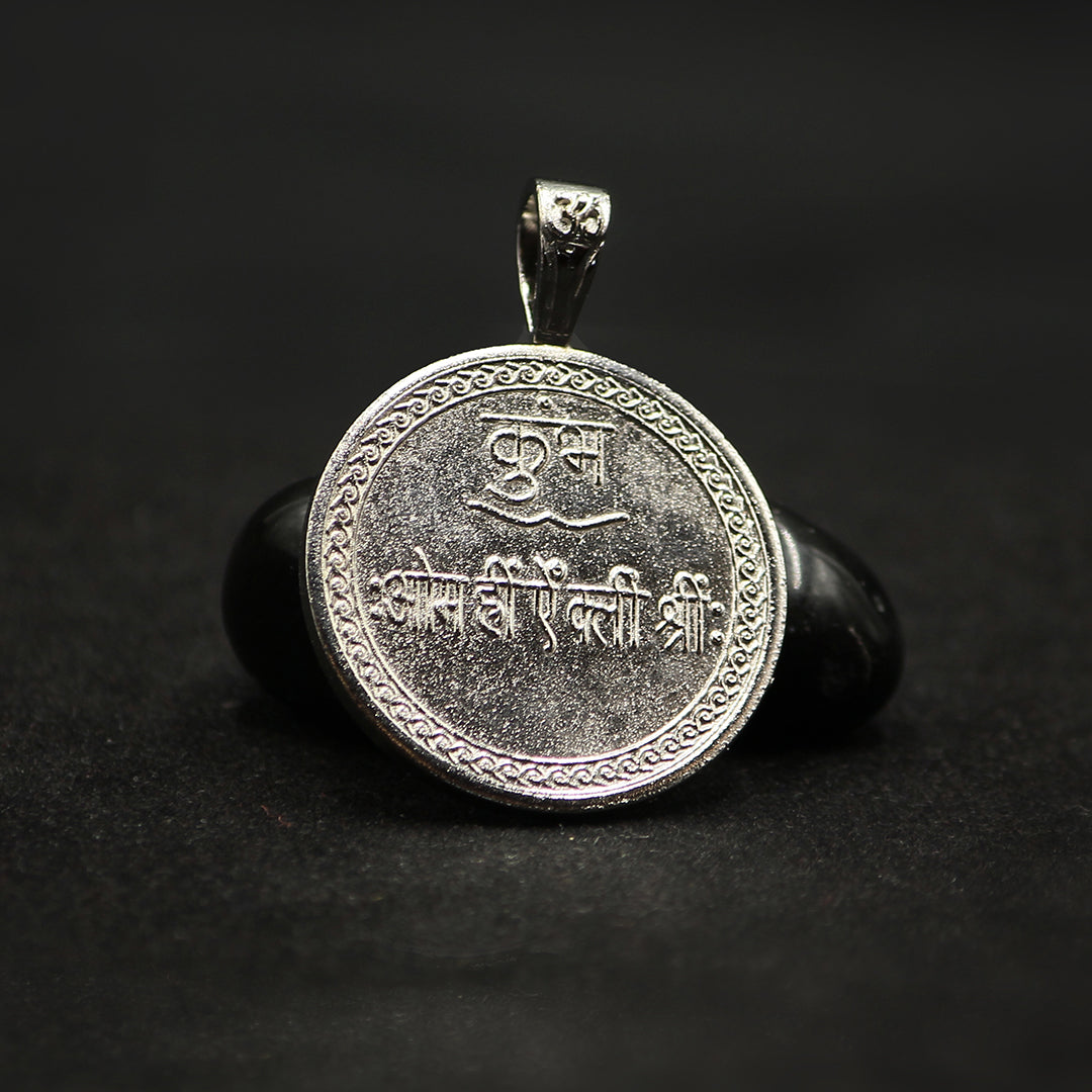 kumbh rashi yantra locket